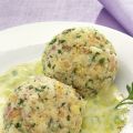 Semmelknödel mit Speck und Zitronenlauch