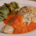 Fisch mit Paprikaschaum und grünen Bandnudeln