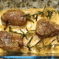 Schweinefiletmedaillons mit Rosmarin und bunter[...]