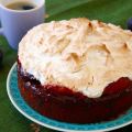 Espresso-Pflaumenkuchen mit Kokos-Baiser