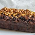 Saftiger Schokokuchen mit Karamell-Erdnüssen