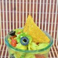 Tortelloni-Salat mit Guacamole und Nachos