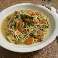 Klassische Nudelsuppe