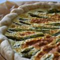 Schnelle Quiche mit grünem Spargel