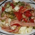 Wurstsalat mit Tomaten,Gurken,Zwiebeln und Ei[...]