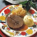 Wildschweinkeule mit Sauerkraut