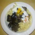 Bandnudeln mit Teriyakiaubergine und Ei