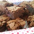 Schoko-Brownies mit Himbeeren
