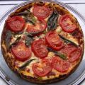 Kartoffel-Tomaten-Kuchen mit Salbeiblättern