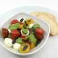 Salat aus Kirschtomaten und Büffelmozzarella[...]