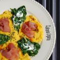 Polenta mit Spinat und Lachsschinken