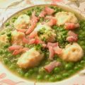 Holsteiner grüne Erbsensuppe mit Klößchen