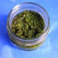 Pesto mit gerösteten Walnüssen