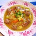 Kohlsuppe mit viel Kümmel und Lamm-Klößchen ...
