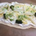 Spargel-Brokkoli-Flammkuchen