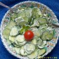Vespergurken-Salat mit Crème fraîche und Dill
