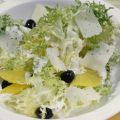 Frisée-Orangen-Salat mit Käse