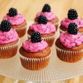 Brombeer-Walnuss-Cupcake