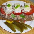 Vollkornbrot mit Makrelenfilets und[...]
