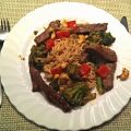 Asiatische Nudelpfanne mit Rindstreifen