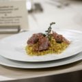 Lammfilet im Pancettamantel auf Couscous mit[...]