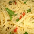Spaghetti aglio e olio mit Sardellen und[...]