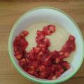 Vanillepudding mit geminzten Erdbeeren