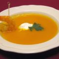 Karotten-Ingwer-Suppe mit gebratener[...]