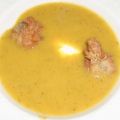 Zucchini-Mangosuppe mit Wan Tan
