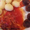 Fleischbällchen mit Letscho und Kartoffeln,[...]