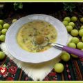 Zucchini-Suppe mit grünen türkischen Pflaumen -[...]