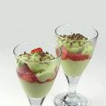 Avocadocreme mit marinierten Erdbeeren