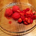 Erdbeersorbet mit Zuckererdbeeren