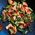 Hähnchenbrustfilet mit Chili und Basilikum (Pad[...]