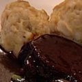 Sauerbraten vom Reh mit Semmelknödel, Bohnen[...]