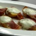 Crostini mit Parmesanbutter und Parmaschinken