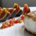 Camembert mit Feigen