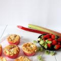 Saftige Erdbeer-Rhabarber-Streusel-Muffins