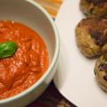 Geflügelfrikadellchen mit Paprika-Mandel-Soße