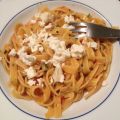 Tagliatelle mit Tomatensauce aus einem Topf