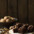 Winter-Brownies mit karamellisierten Walnüssen[...]