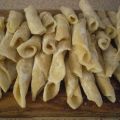 Typische kretische Nudeln: Kritharaki,[...]