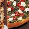 Pizza mit Pesto und Ricotta