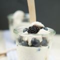 Eton Mess mit Blau- und Brombeeren