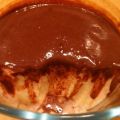 Vanillepudding mit Zimtzucker und Schokosauce