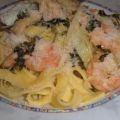 Tagliatelle mit Rucola, Lachs und Scampis