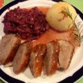 Gänsebrust mit Rotkohl und Knödel