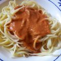 Spaghetti mit schneller Tomaten-Käse-Sahne-Sauce