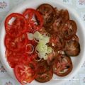 Hauchdünn und vegan - Tomaten-Carpaccio