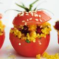 Tomaten mit Couscous-Salat